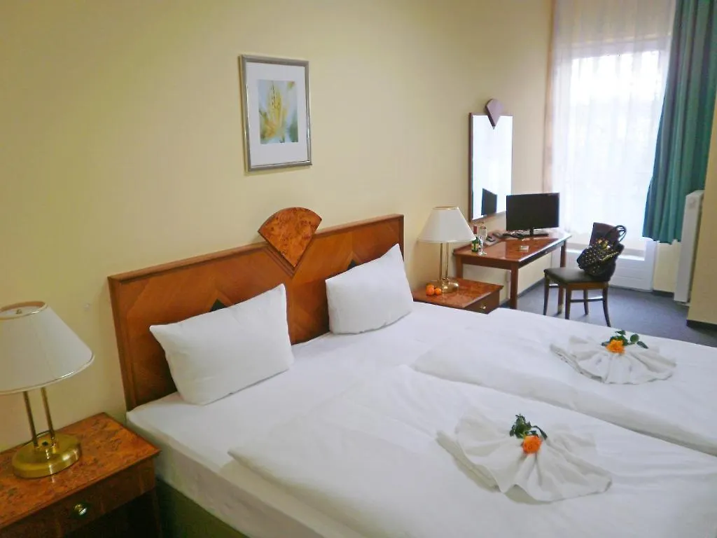 Hotel Amadeus Central Berlin 2*,