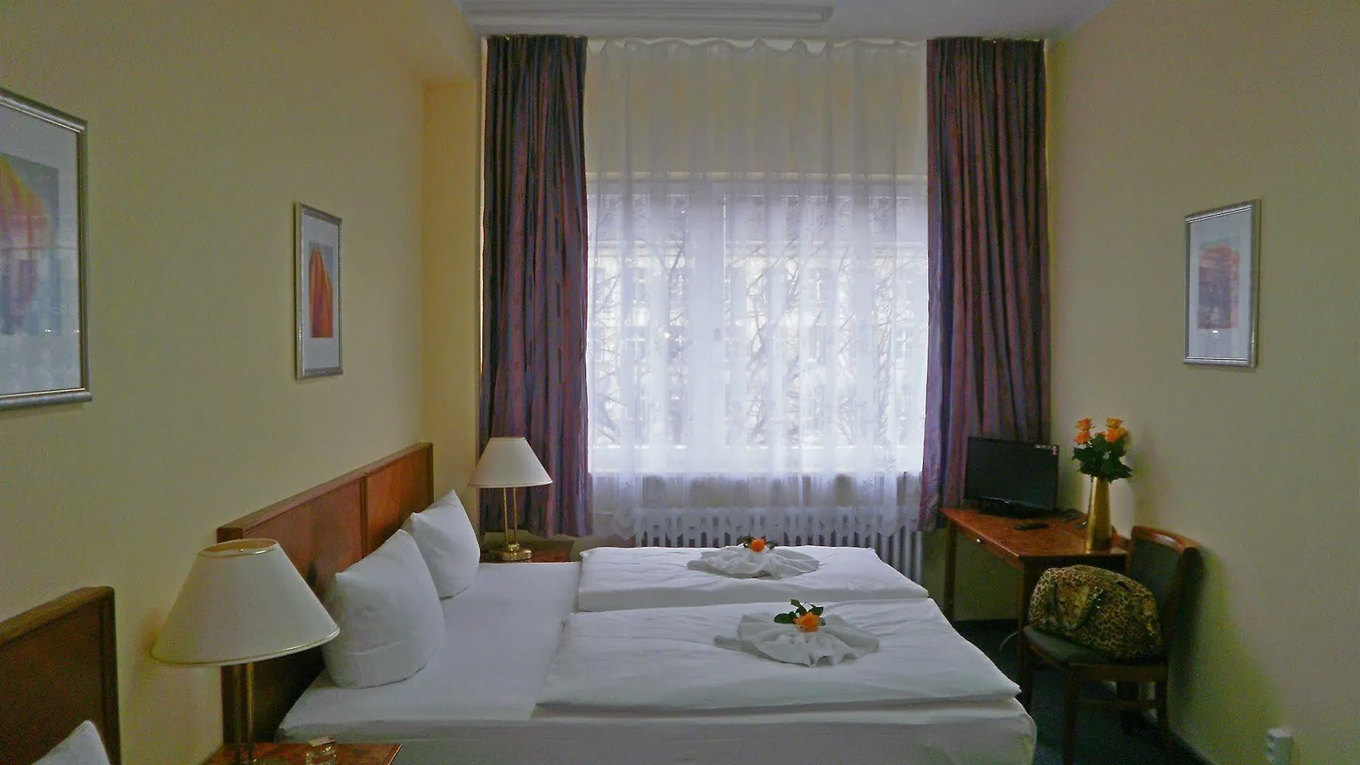 Hotel Amadeus Central Berlin 2*,