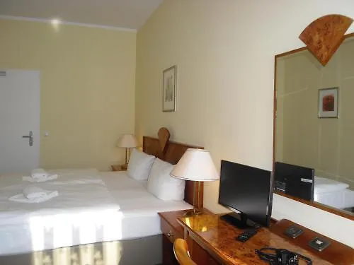 Hotel Amadeus Central Berlin 2*,